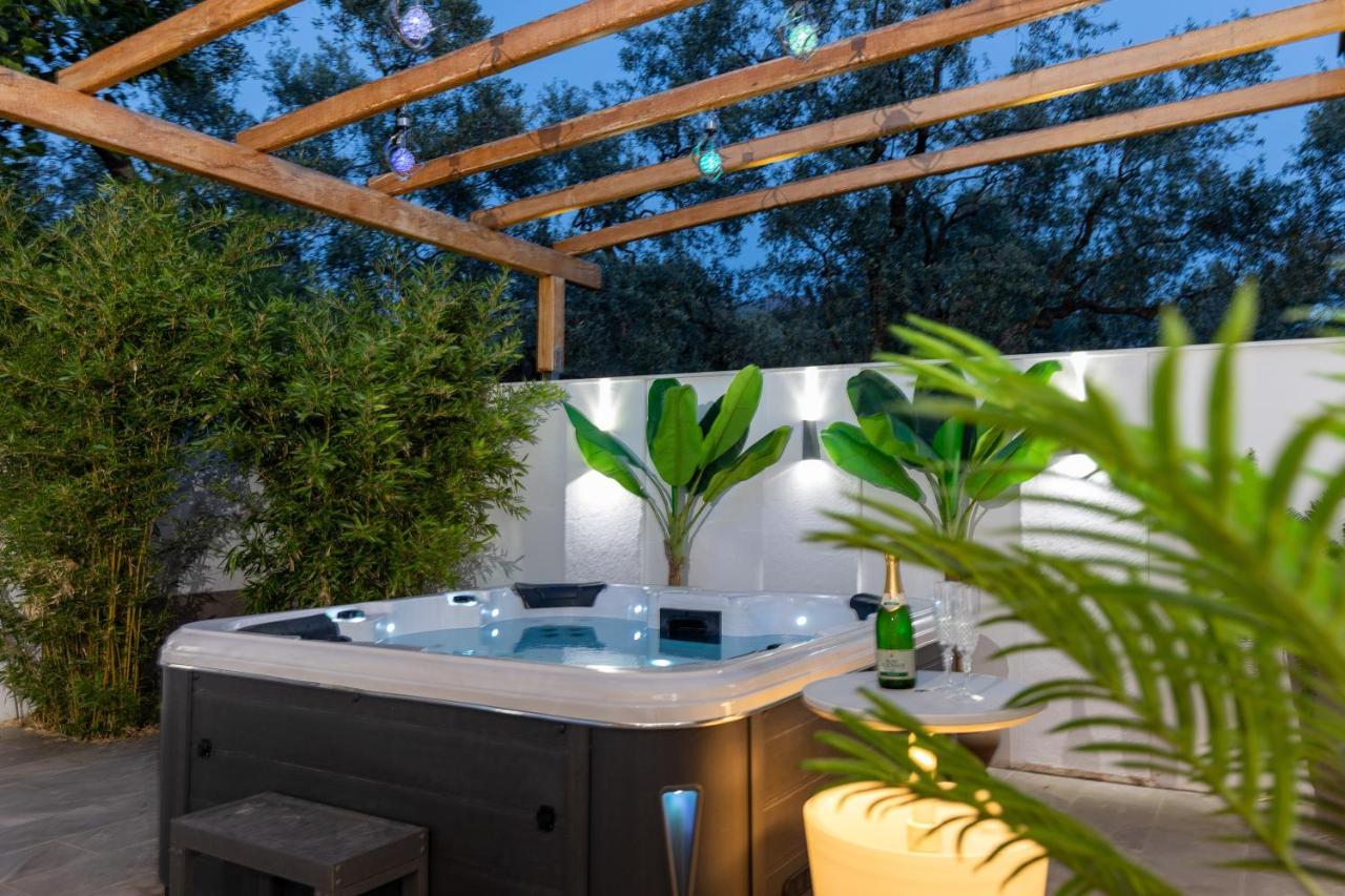 Jacuzzi Deluxe Villa Σκάλα Σωτήρος Εξωτερικό φωτογραφία
